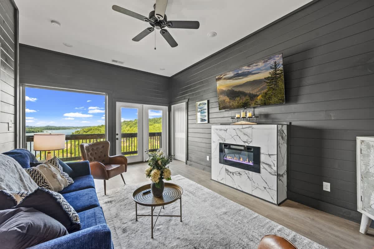 Lakefront Retreat w/ Pool, Hot Tub, Game Room #44