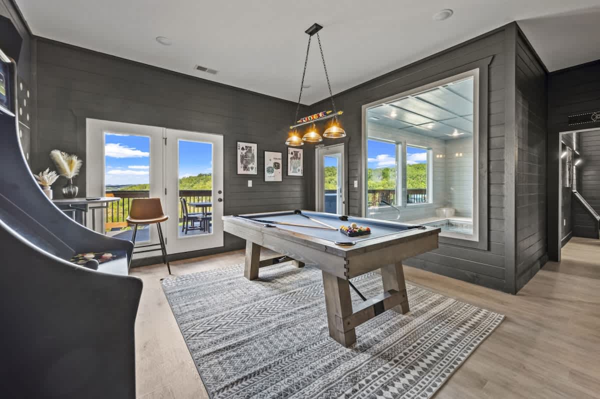 Lakefront Retreat w/ Pool, Hot Tub, Game Room #32