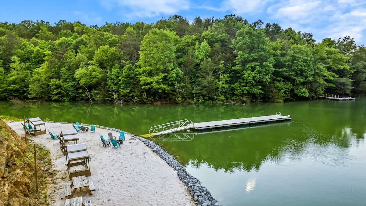Lakefront Retreat w/ Pool, Hot Tub, Game Room #8