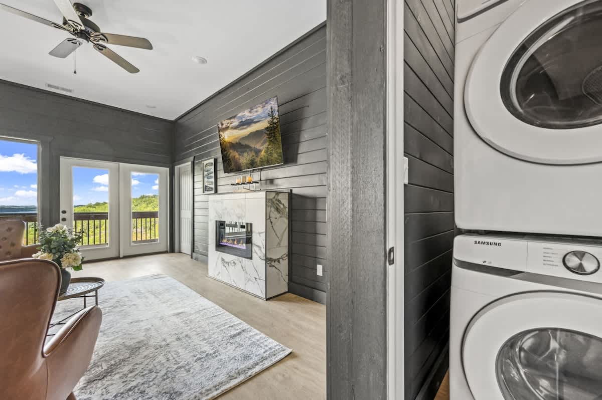 Lakefront Retreat w/ Pool, Hot Tub, Game Room #41
