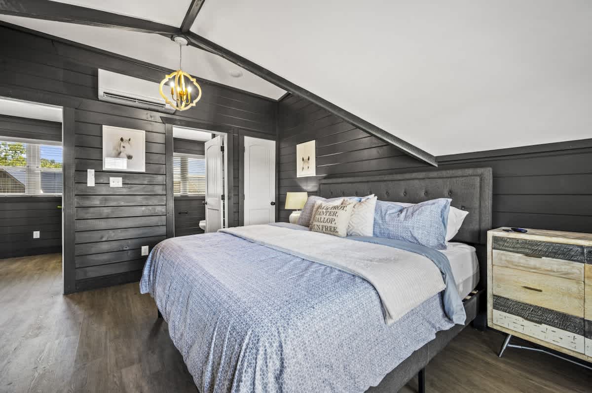 Lakefront Retreat w/ Pool, Hot Tub, Game Room #34
