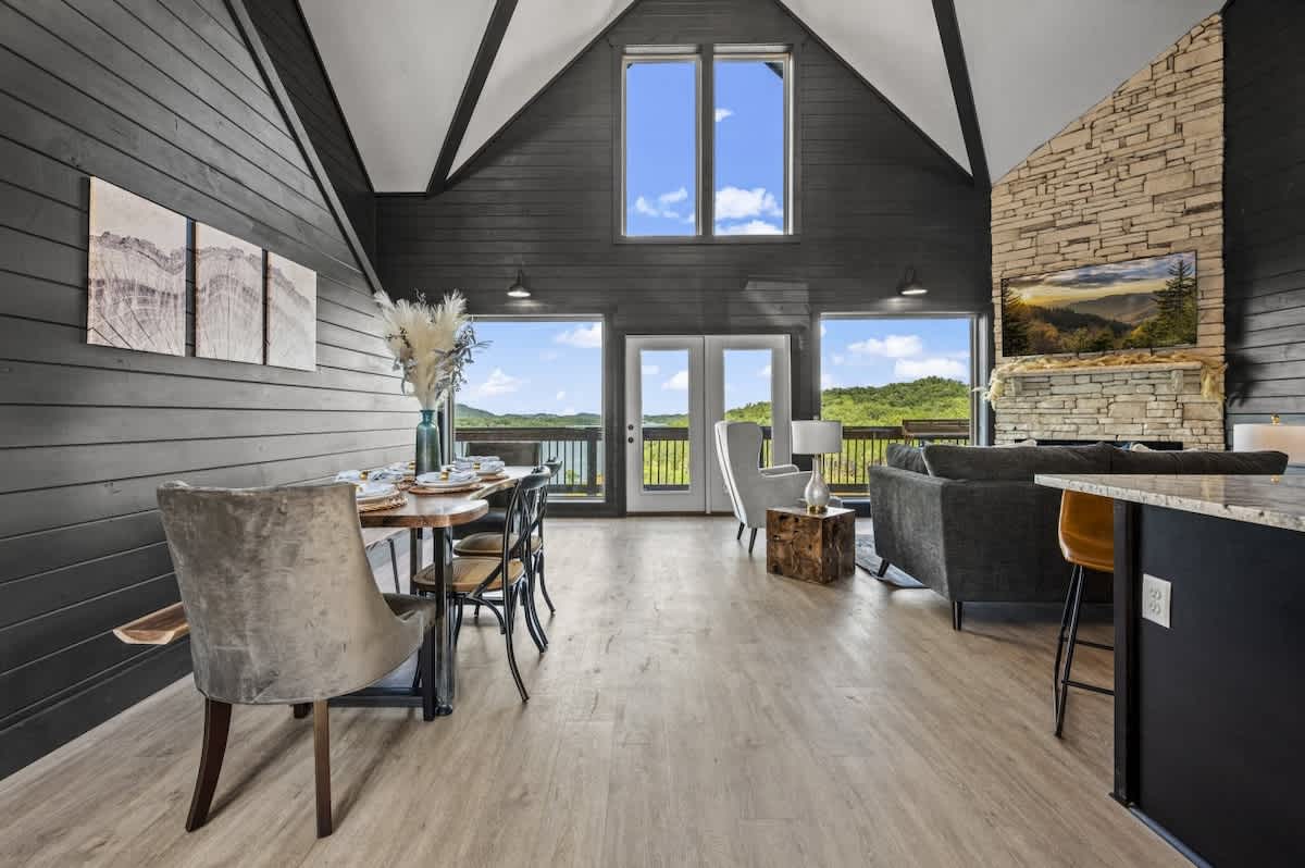Lakefront Retreat w/ Pool, Hot Tub, Game Room #33