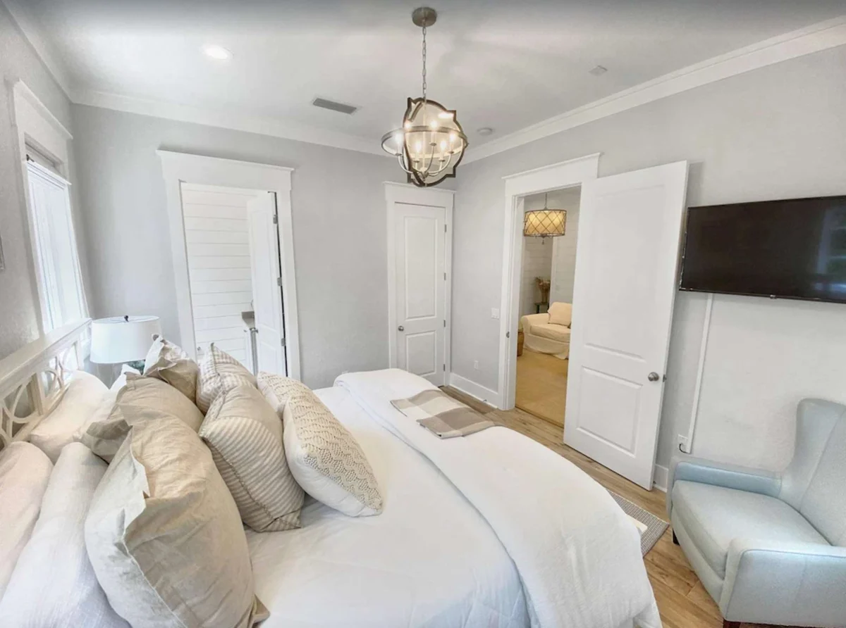 Bedroom 6 image 1