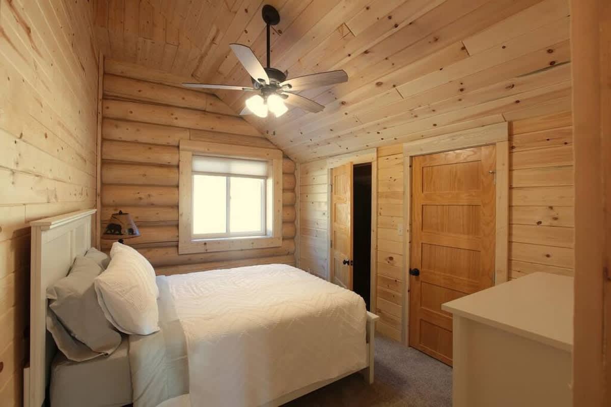 Bedroom 1 image 1