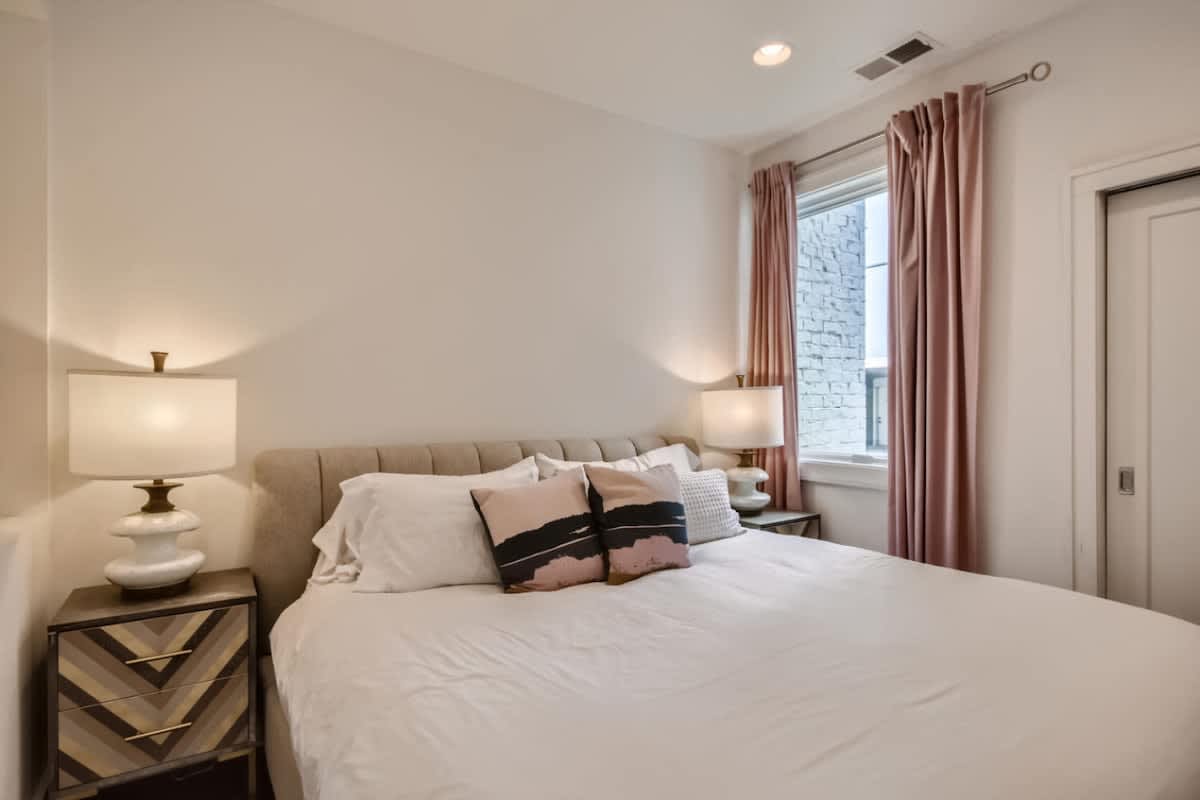 Bedroom 1 image 1