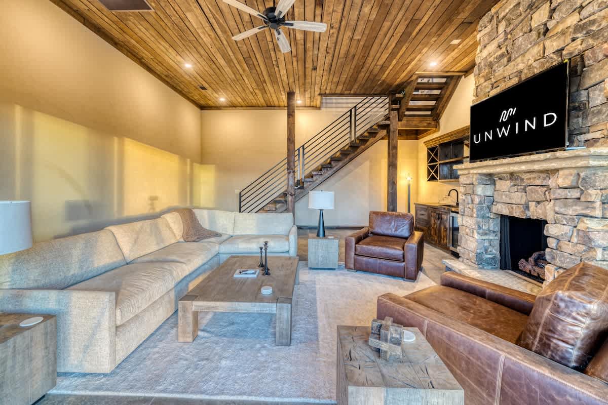 4 Bedroom Mountain Cabin w/ Hot Tub & Pool Table #3