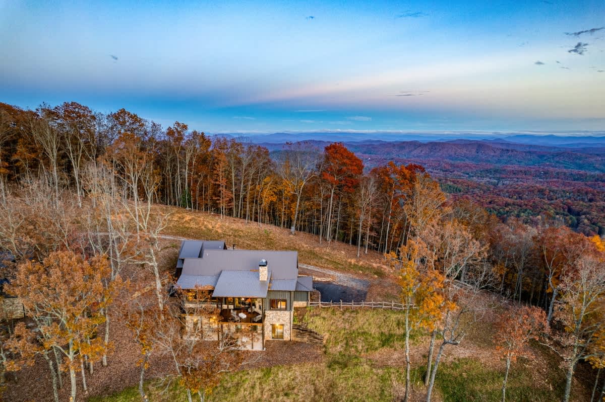 4 Bedroom Mountain Cabin w/ Hot Tub & Pool Table #38