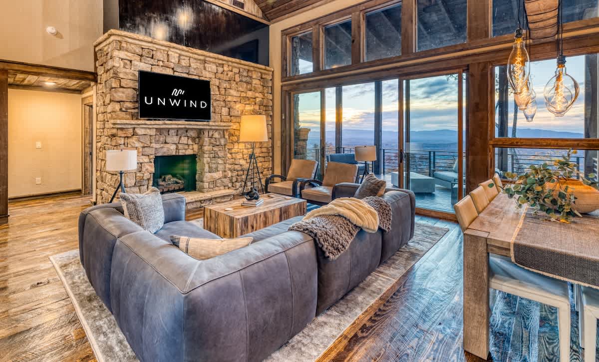 4 Bedroom Mountain Cabin w/ Hot Tub & Pool Table #22