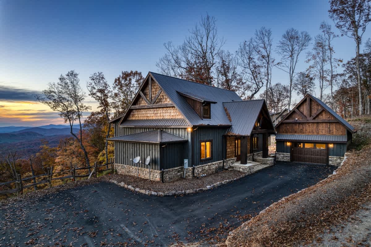 4 Bedroom Mountain Cabin w/ Hot Tub & Pool Table #43