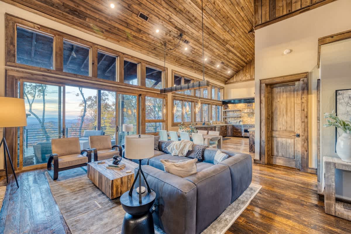 4 Bedroom Mountain Cabin w/ Hot Tub & Pool Table #34