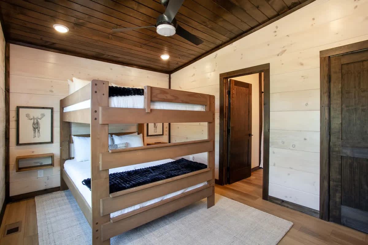 Bedroom 1 image 1