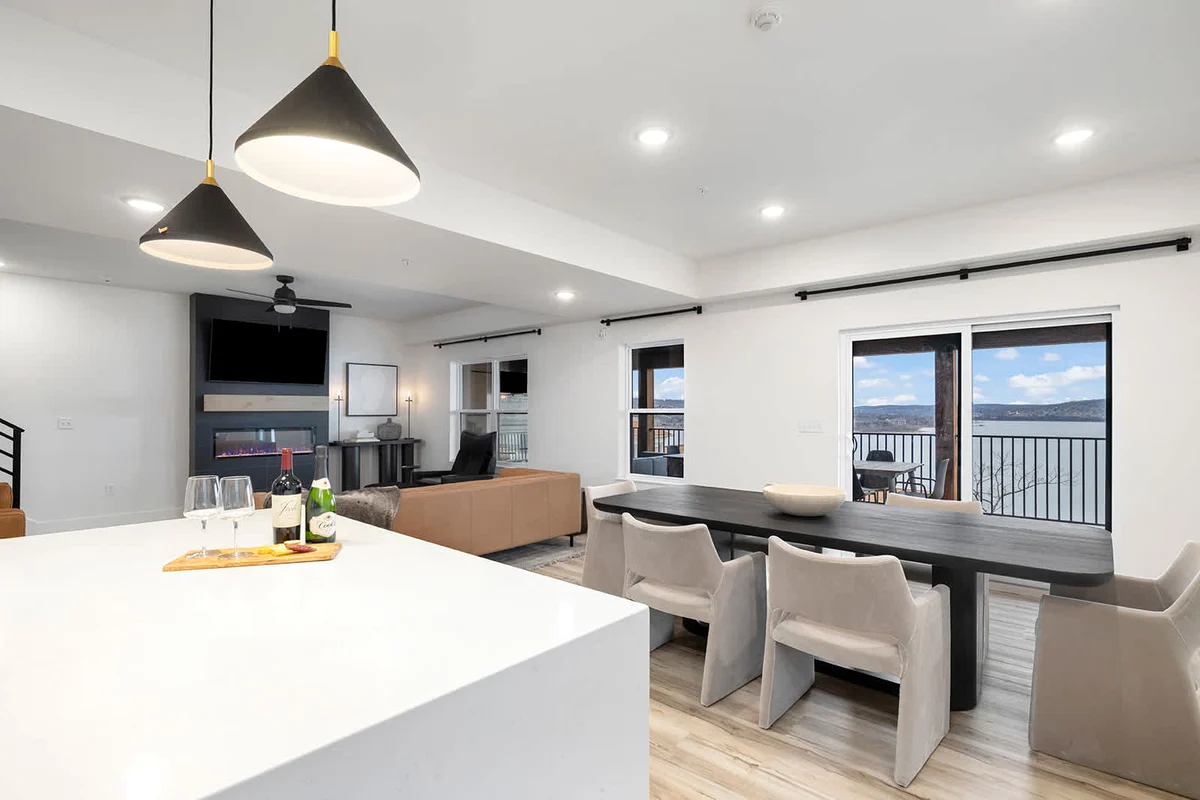 Lakefront Luxury 9BR Retreat—Pools & Hot Tub #4