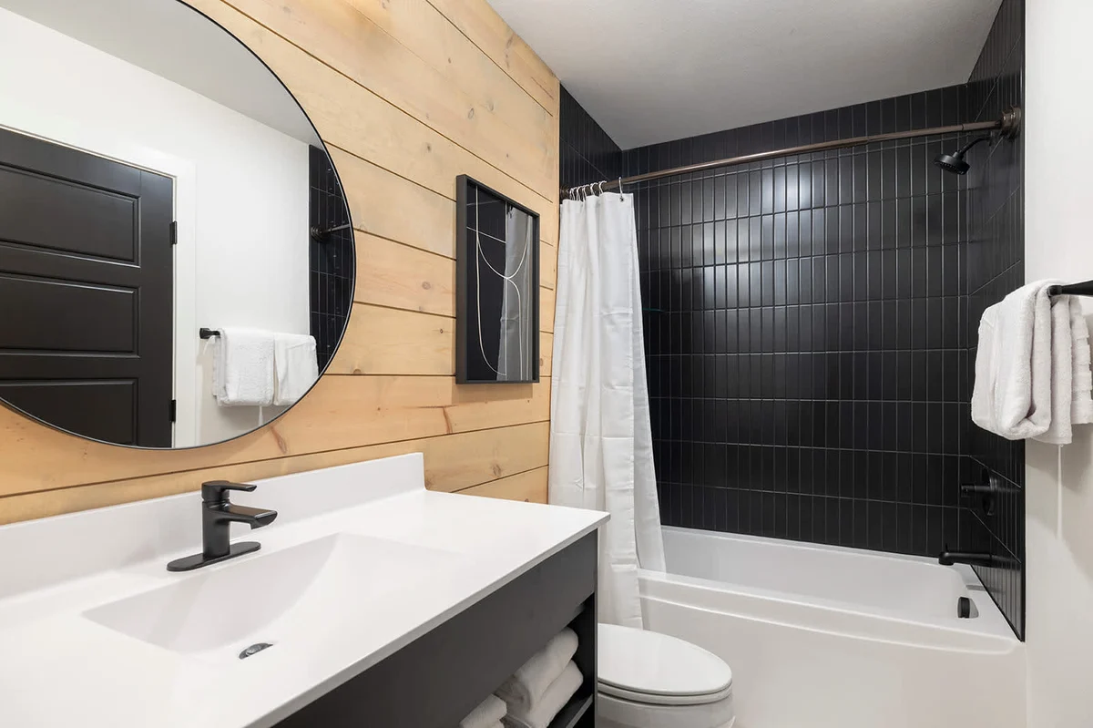 Lakefront Luxury 9BR Retreat—Pools & Hot Tub #14