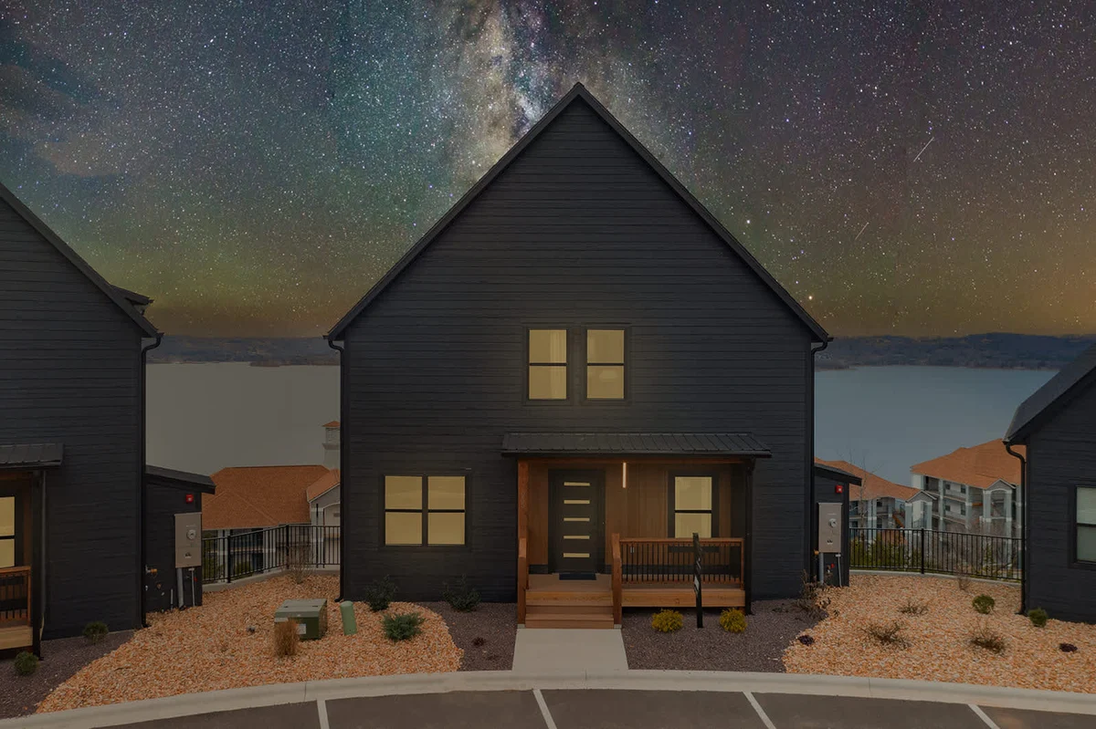 Lakefront Luxury 9BR Retreat—Pools & Hot Tub #15