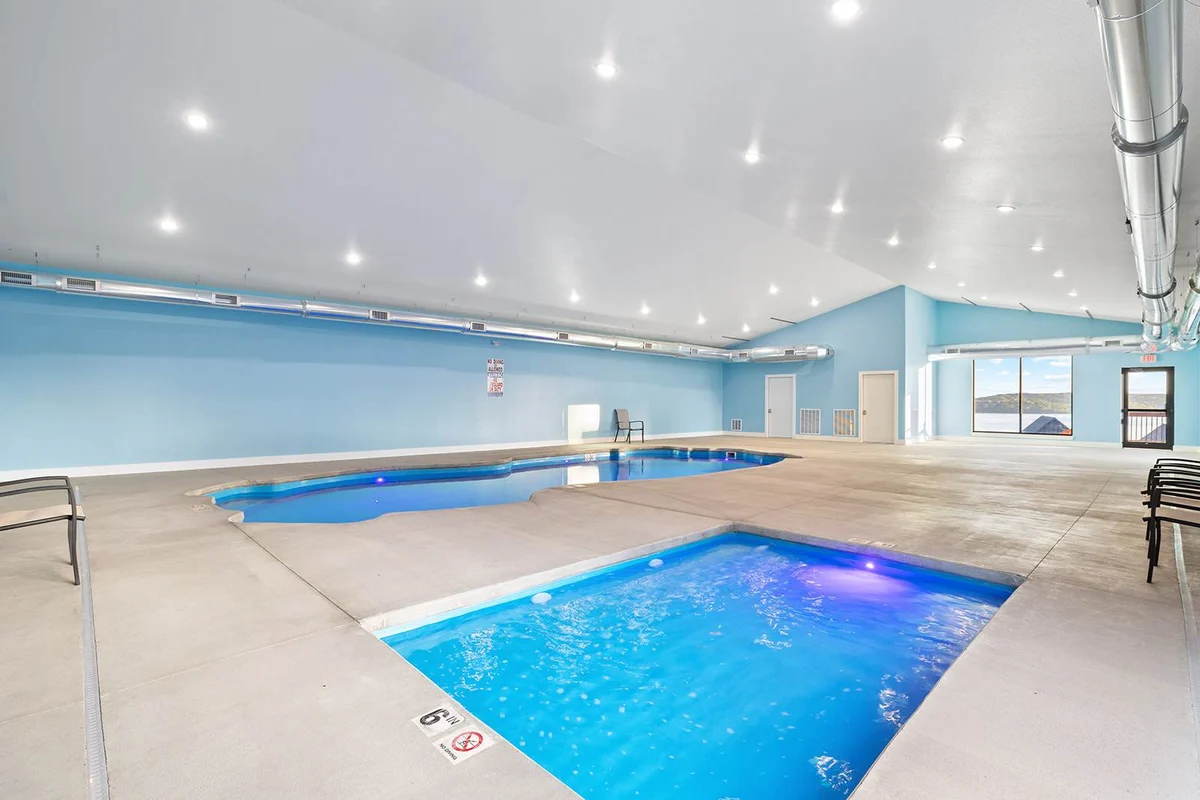 Lakefront Luxury 9BR Retreat—Pools & Hot Tub #17