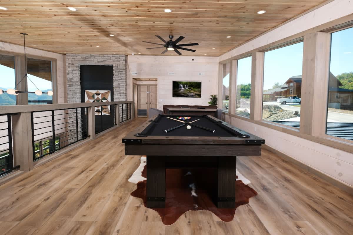 Luxury 5BR Mountain Lodge • Hot Tub & Views #18