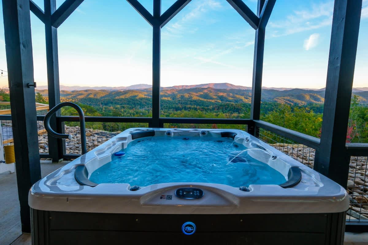 Luxury 5BR Mountain Lodge • Hot Tub & Views #26
