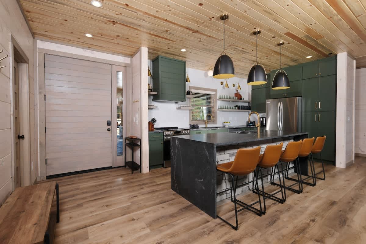 Luxury 5BR Mountain Lodge • Hot Tub & Views #12