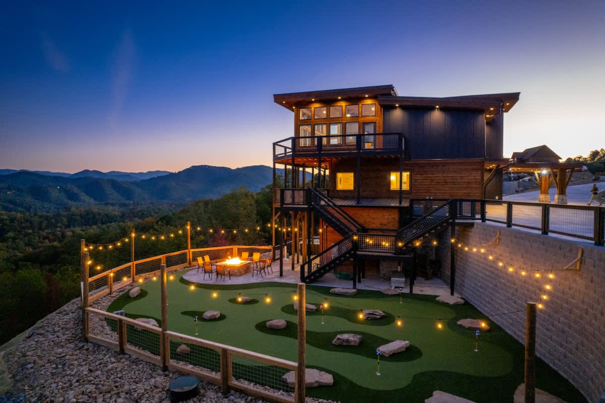 Luxury 5BR Mountain Lodge • Hot Tub & Views #52