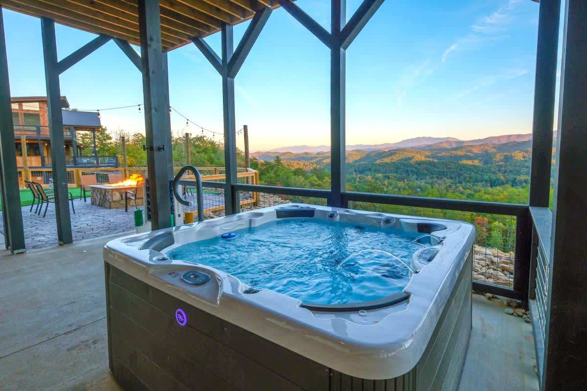 Luxury 5BR Mountain Lodge • Hot Tub & Views #45