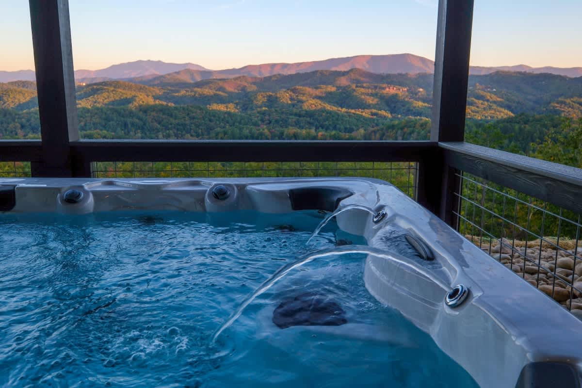 Luxury 5BR Mountain Lodge • Hot Tub & Views #4