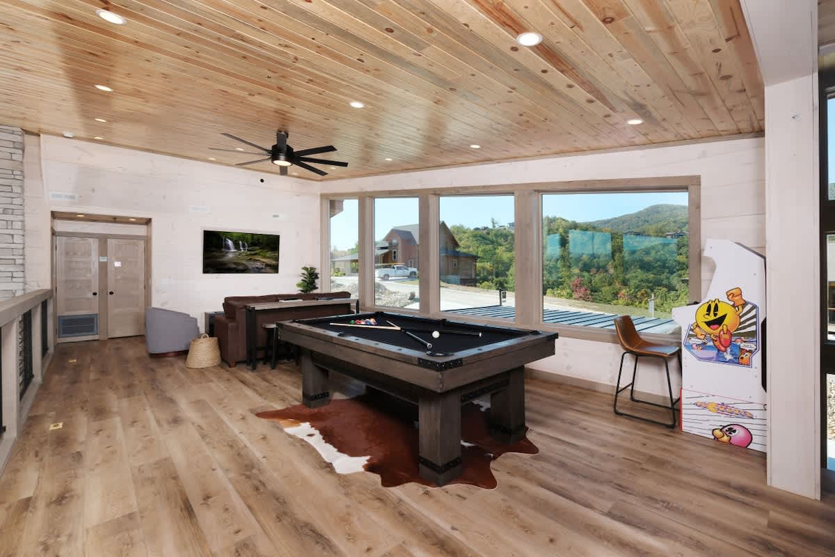 Luxury 5BR Mountain Lodge • Hot Tub & Views #30