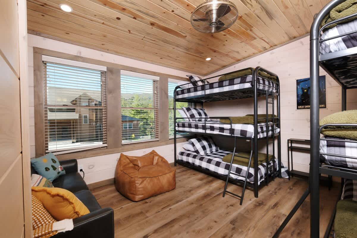 Luxury 5BR Mountain Lodge • Hot Tub & Views #2