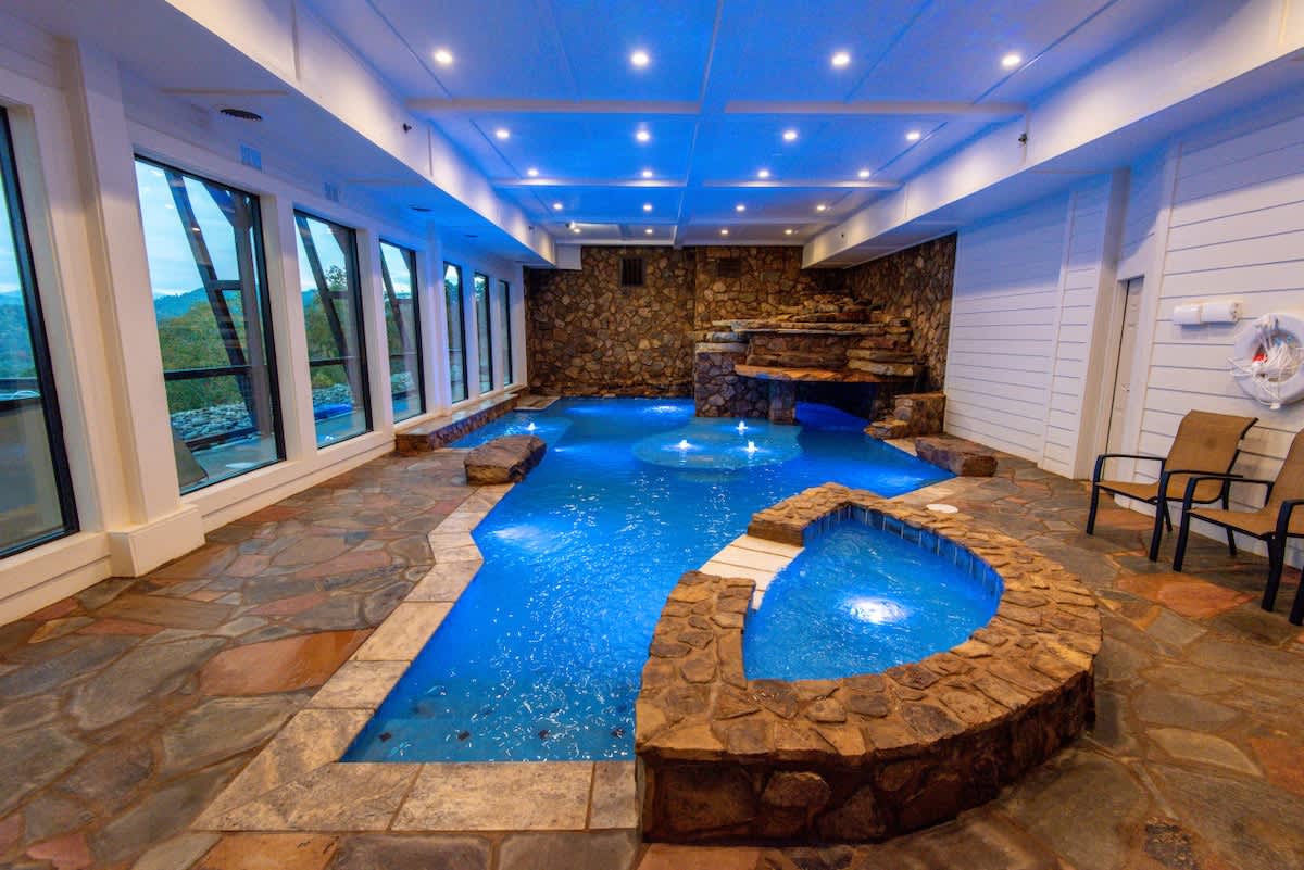 Luxury 5BR Mountain Lodge • Hot Tub & Views #5
