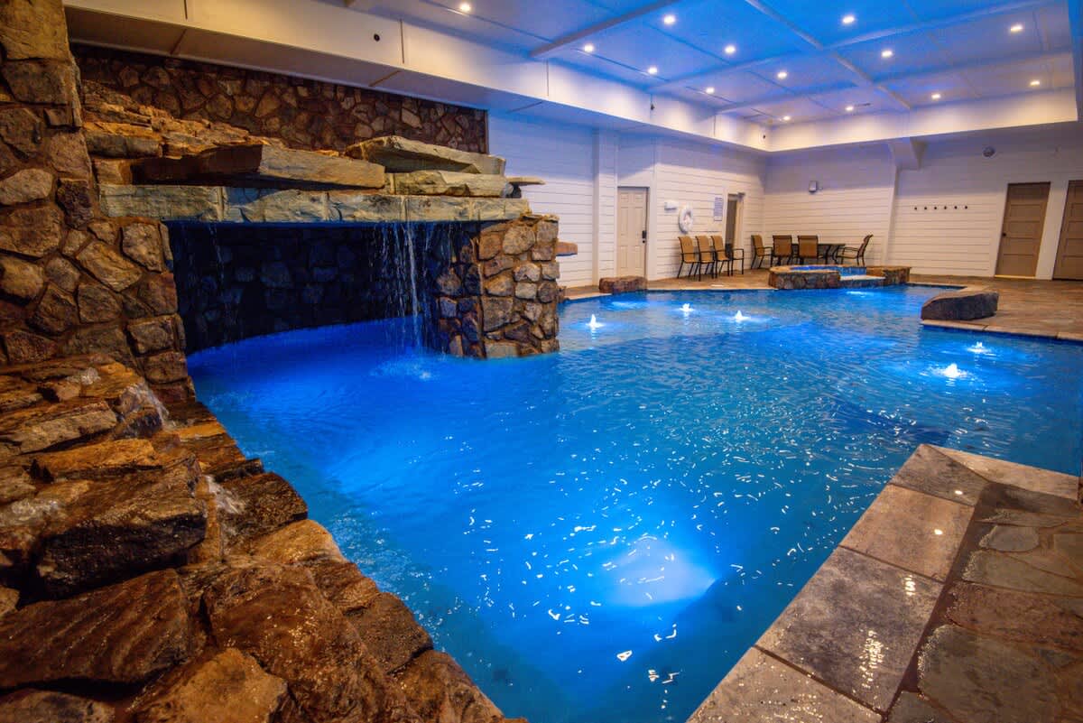 Luxury 5BR Mountain Lodge • Hot Tub & Views #8