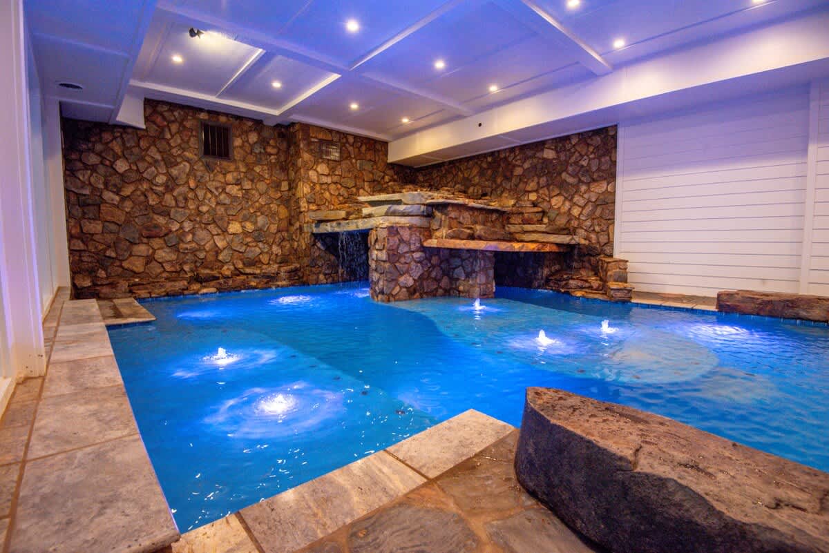 Luxury 5BR Mountain Lodge • Hot Tub & Views #36
