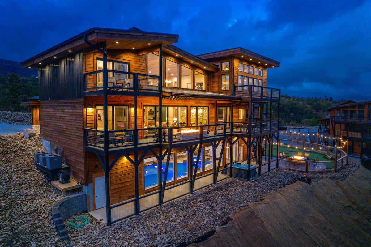 Luxury 5BR Mountain Lodge • Hot Tub & Views #59