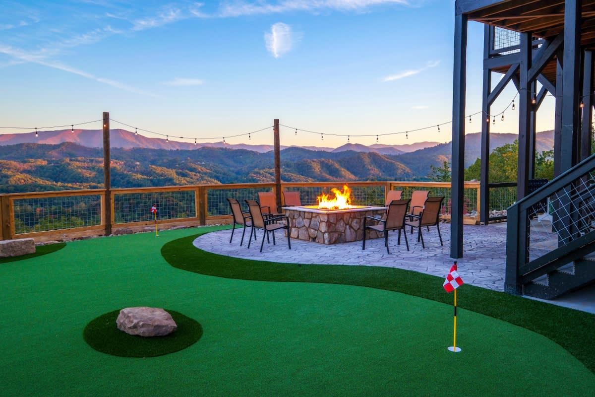 Luxury 5BR Mountain Lodge • Hot Tub & Views #49