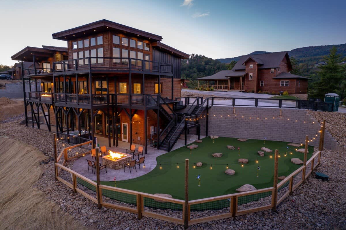 Luxury 5BR Mountain Lodge • Hot Tub & Views #48