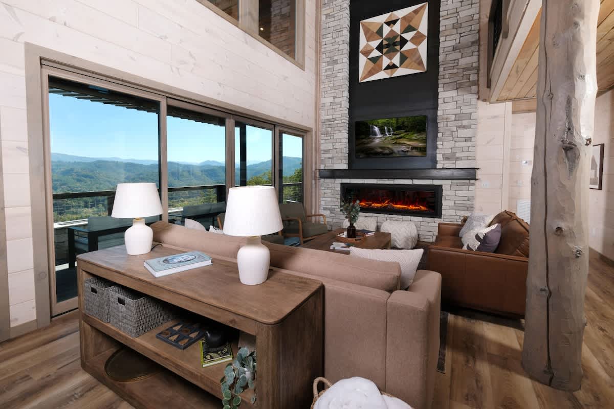 Luxury 5BR Mountain Lodge • Hot Tub & Views #54