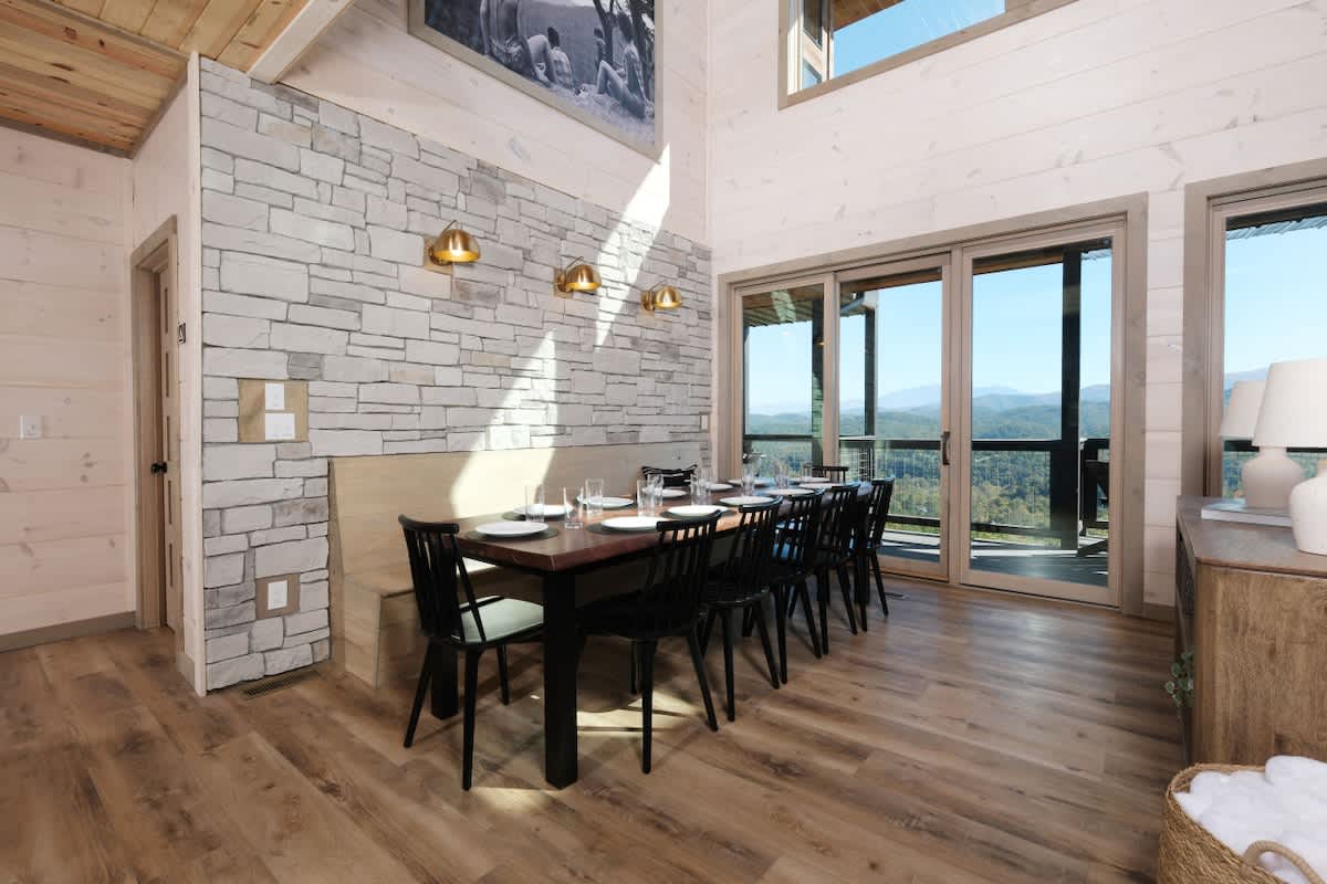 Luxury 5BR Mountain Lodge • Hot Tub & Views #21