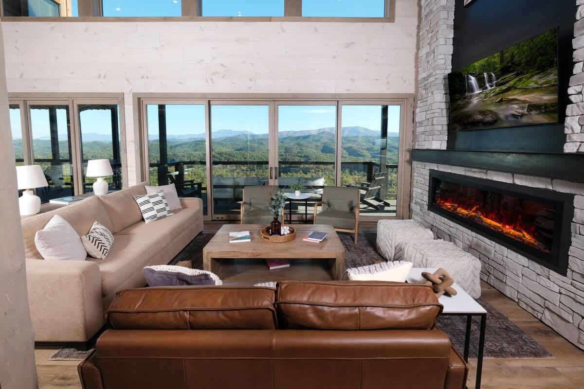 Luxury 5BR Mountain Lodge • Hot Tub & Views #29