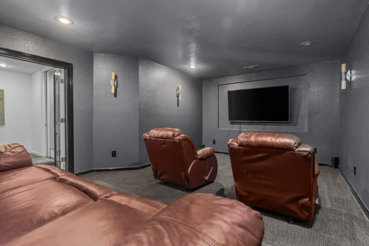 Home in Hot Springs property photo 2