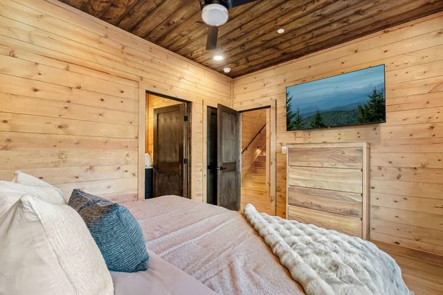 3BR Smokies Fairway | Hot Tub, Arcade & Rooftop #10