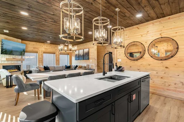 3BR Smokies Fairway | Hot Tub, Arcade & Rooftop #12
