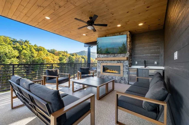 3BR Smokies Fairway | Hot Tub, Arcade & Rooftop #39