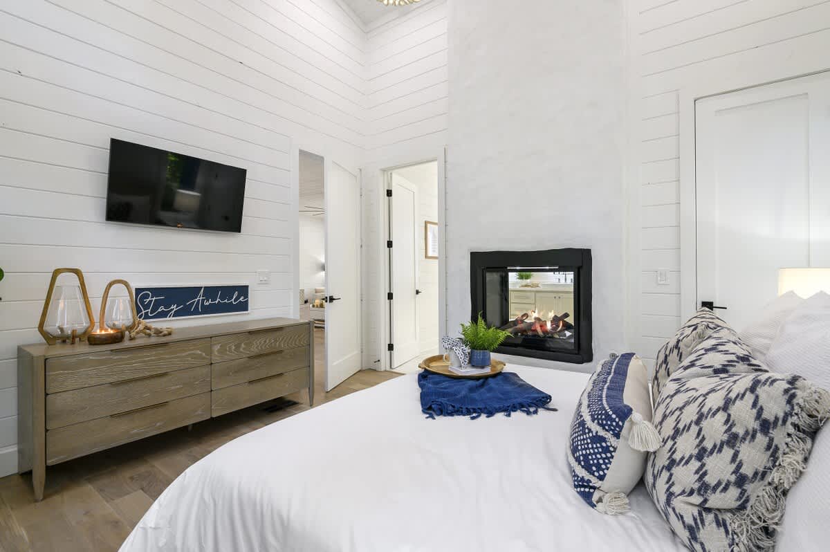 Bedroom 1 image 1