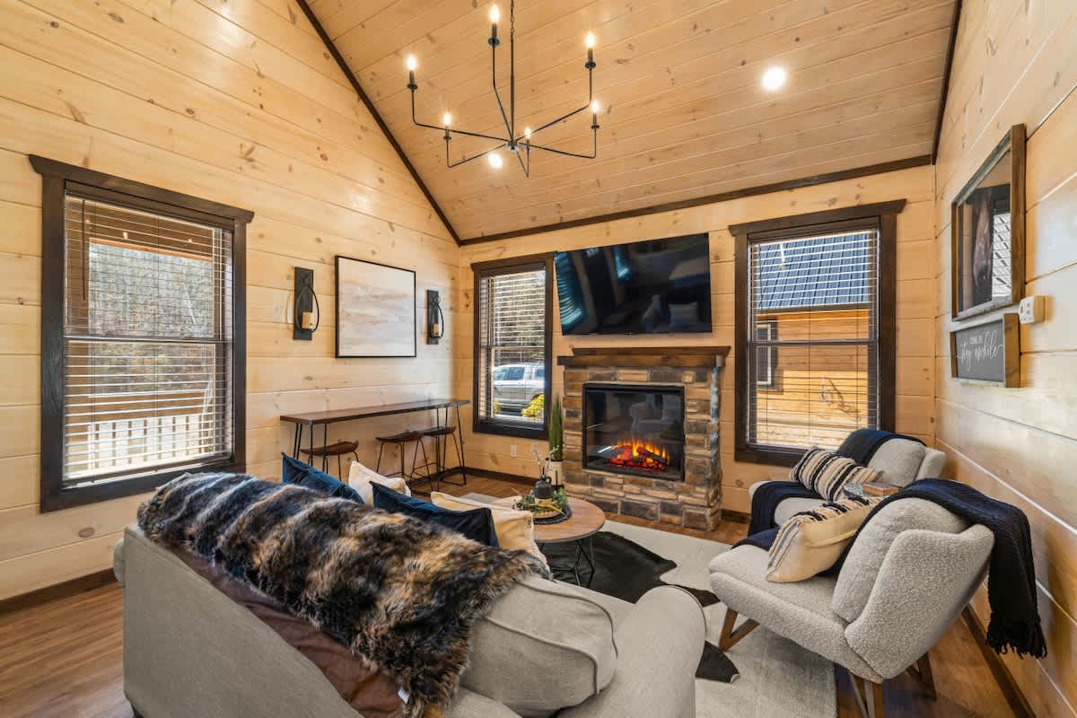 Bearfoot Cabin • Hot Tub • Near Parkway • Sleeps 7 #14