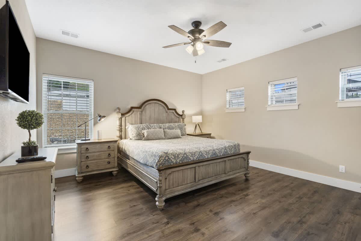 Bedroom 10 image 1