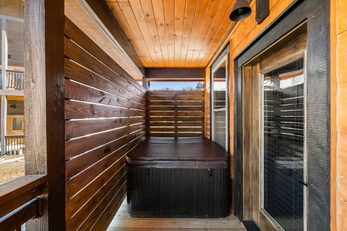 Bearfoot Cabin • Hot Tub • Near Parkway • Sleeps 7 #25