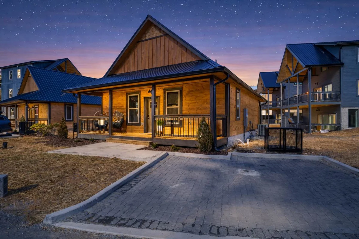 Bearfoot Cabin • Hot Tub • Near Parkway • Sleeps 7 #17