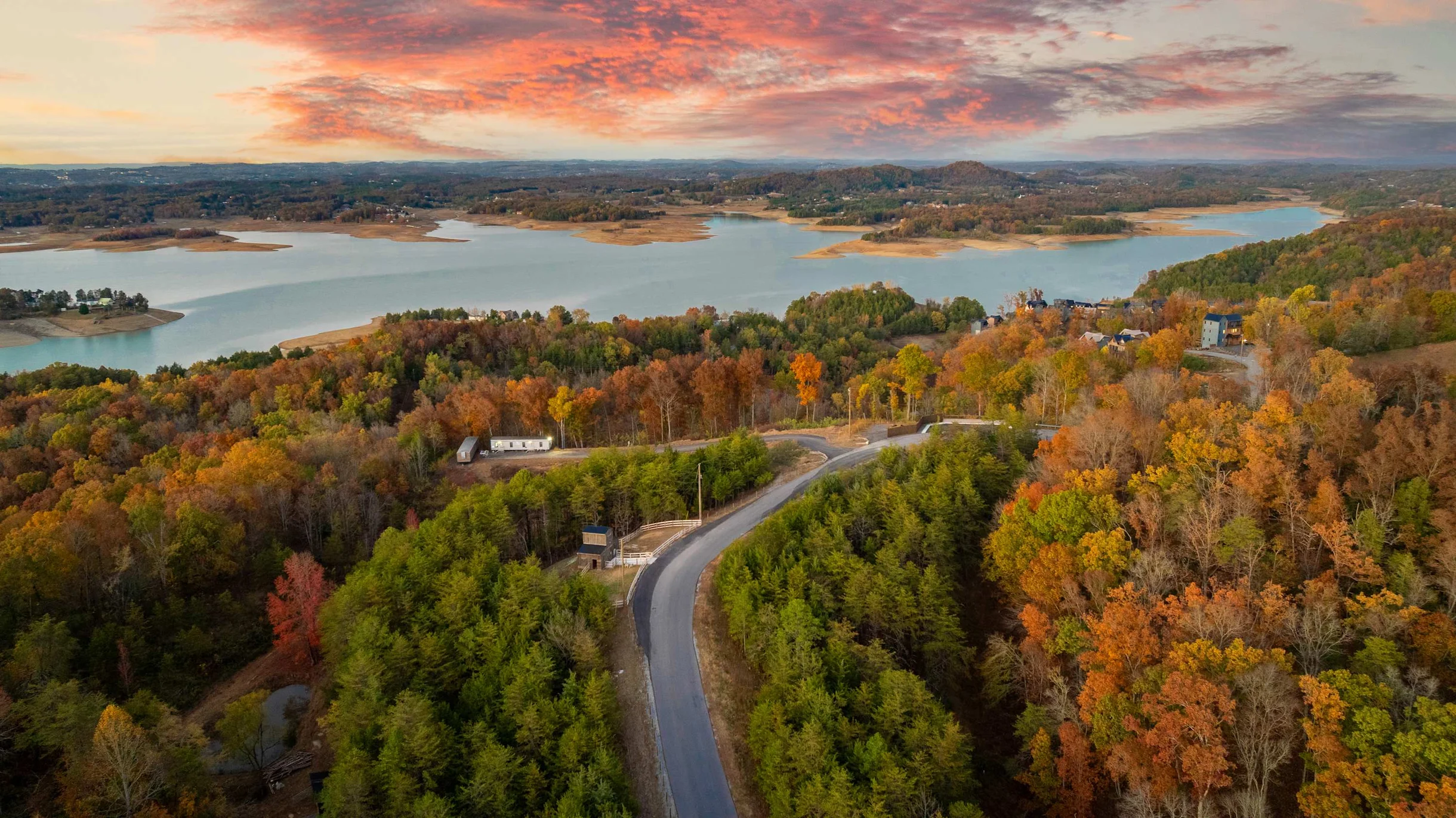 Hot Tub Lake View Family Getaway w/ Lake Access #28