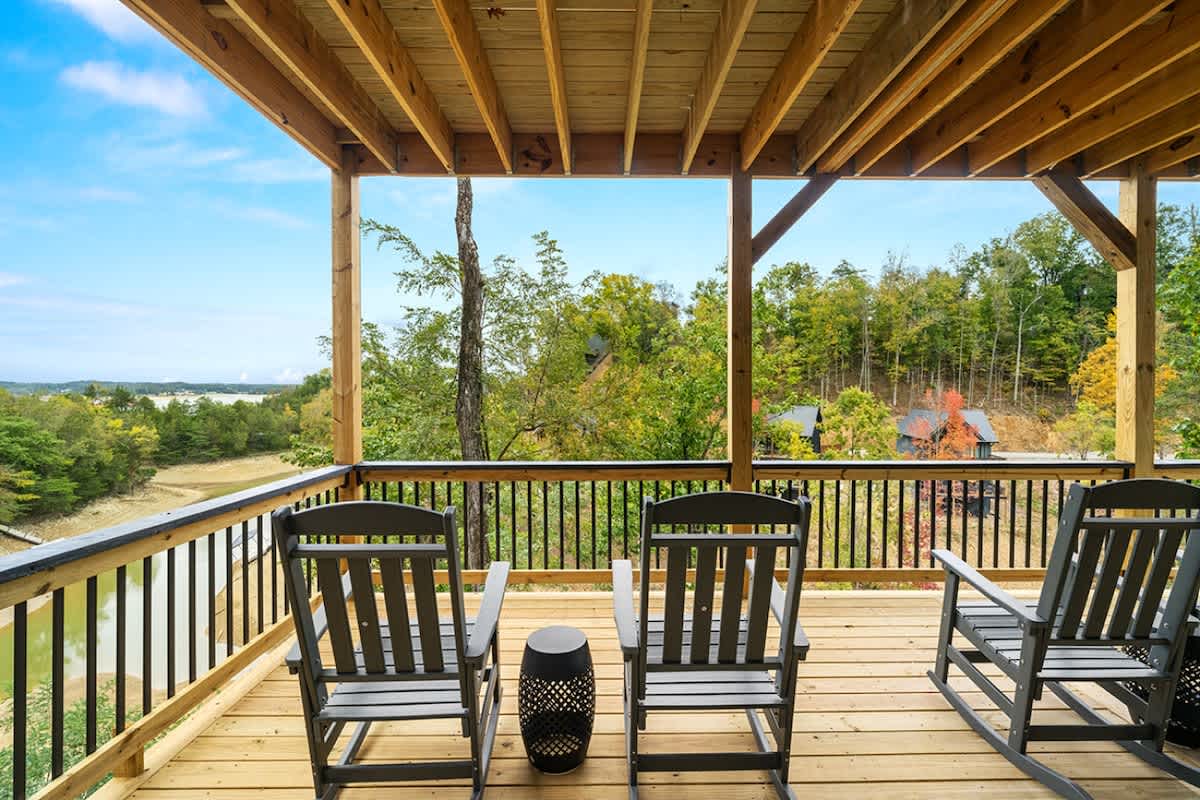 Hot Tub Lake View Family Getaway w/ Lake Access #21