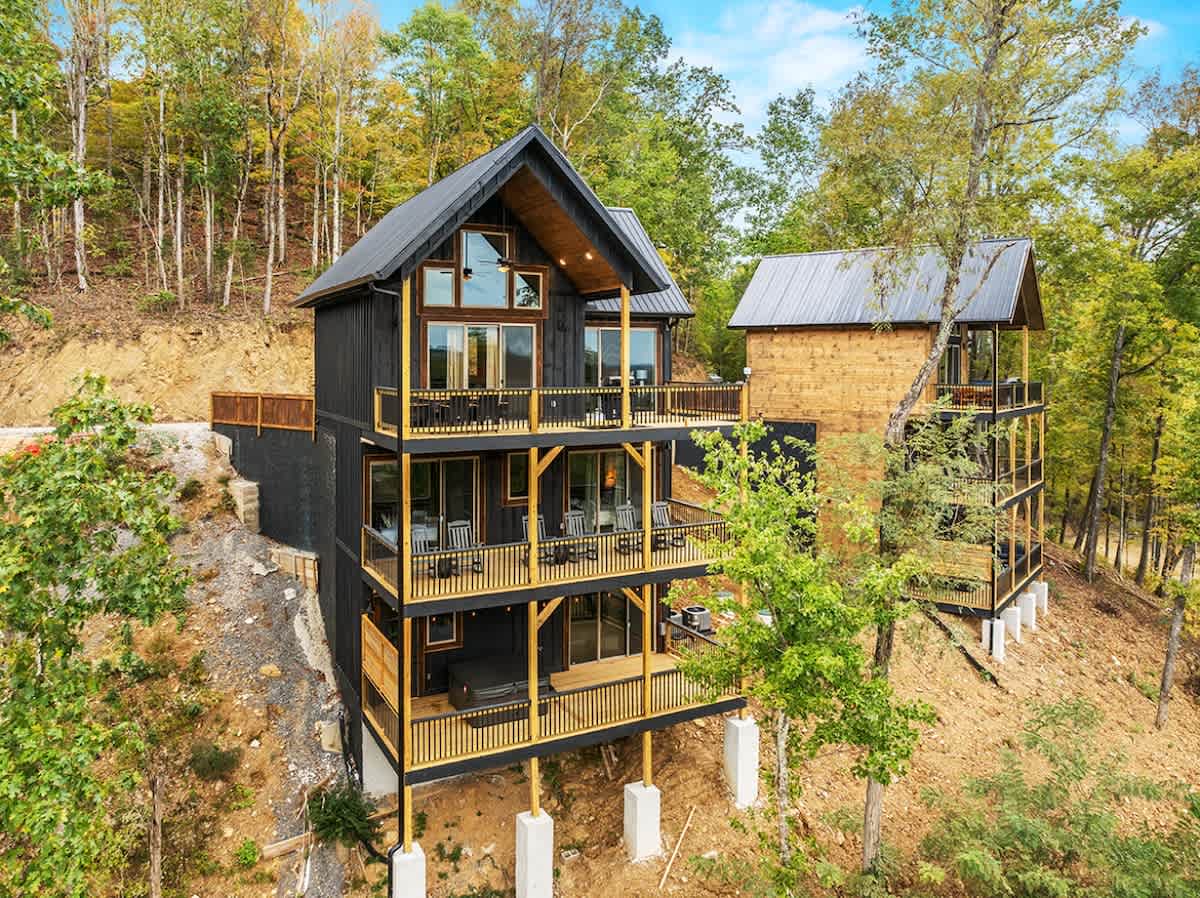 Hot Tub Lake View Family Getaway w/ Lake Access #37