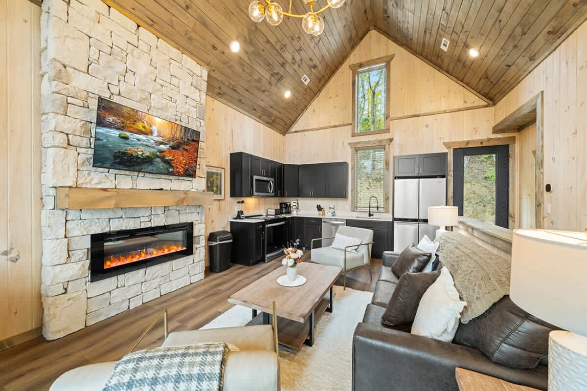 Hot Tub Lake View Family Getaway w/ Lake Access #19