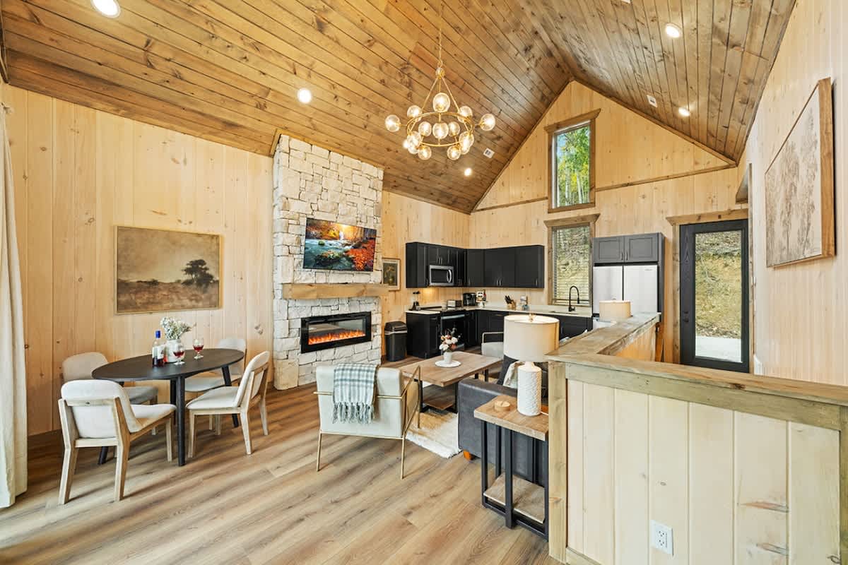 Hot Tub Lake View Family Getaway w/ Lake Access #12